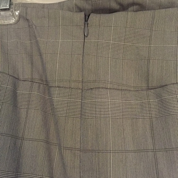 Express Skirt - Picture 5 of 8